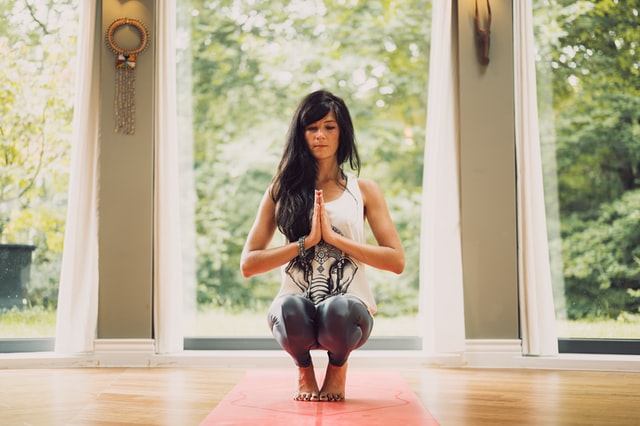 4 Steps To Create A Perfect Home Yoga Room + Guide To Plants & Props