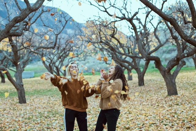 picture showing two friends in autumn environment toxic habits to quit